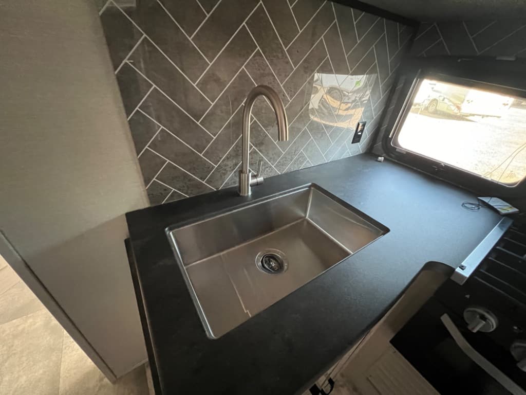 2022 Coachmen 2022 Coachmen Apex Ultra-Lite - thumbnail 14