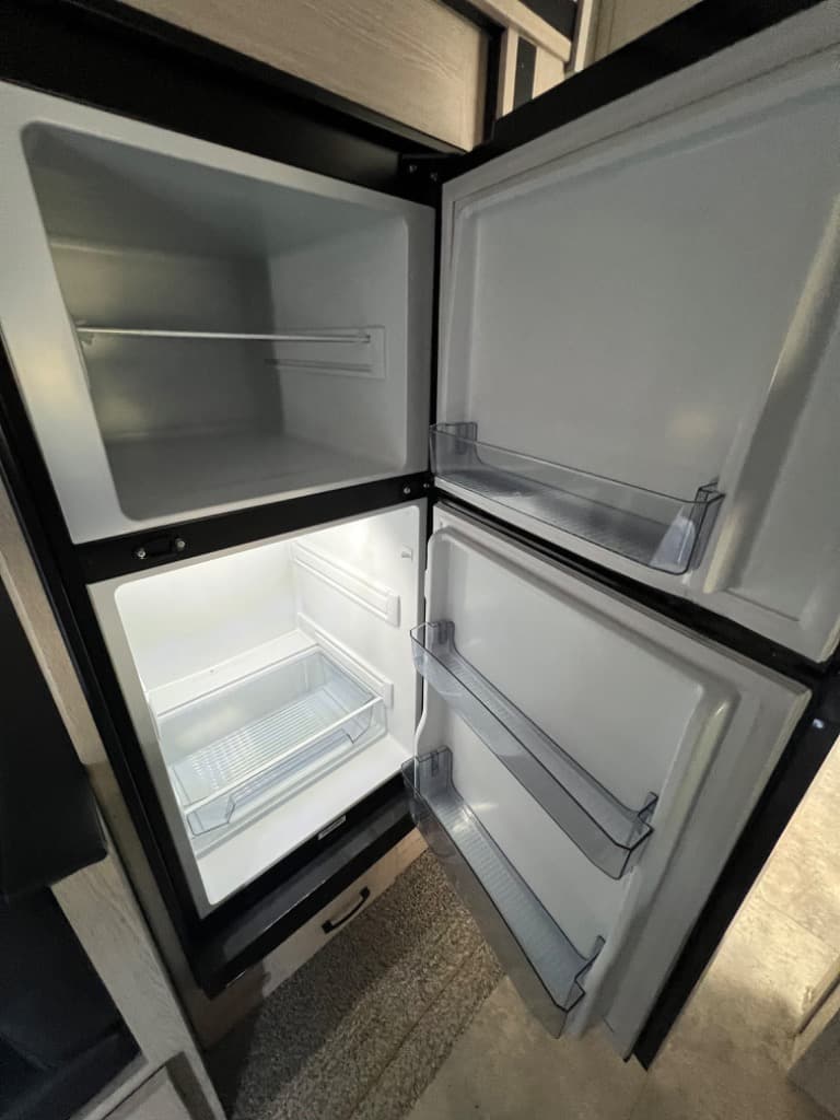 2022 Coachmen 2022 Coachmen Apex Ultra-Lite - thumbnail 17