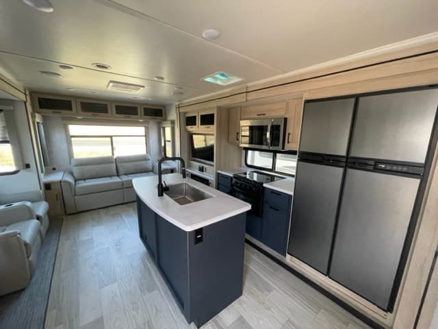 2023 Winnebago 2023 Winnebago Voyage - thumbnail 4