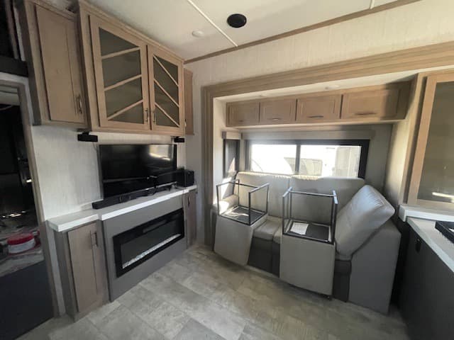 2023 Grand Design 2023 Grand Design Momentum M-Class - thumbnail 6