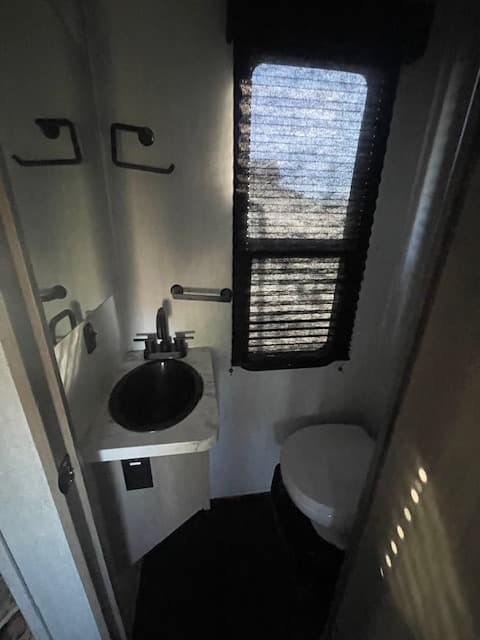 2023 Grand Design 2023 Grand Design Momentum M-Class - thumbnail 9