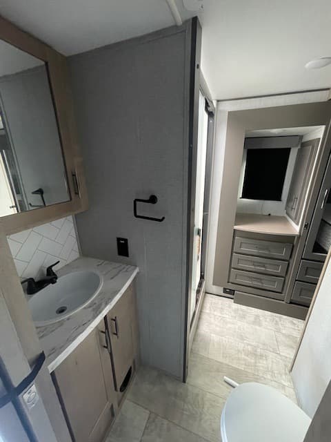 2023 Grand Design 2023 Grand Design Momentum M-Class - thumbnail 10