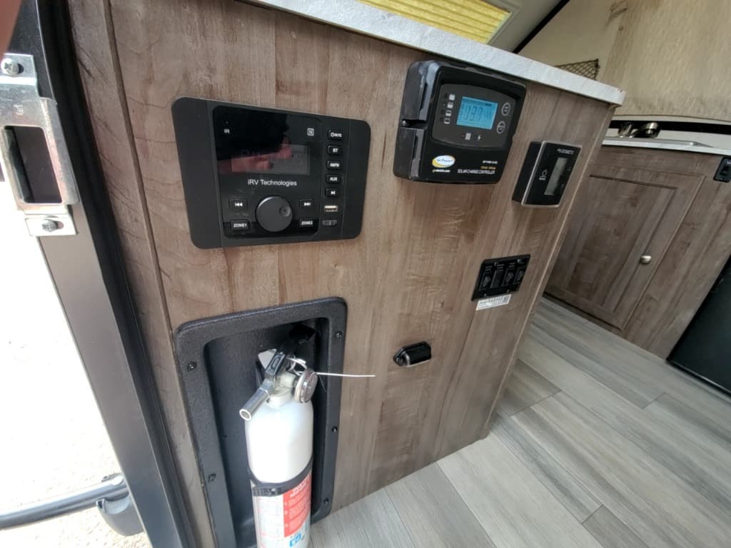 2023 Rockwood 2023 Rockwood Hard Side Series - thumbnail 19