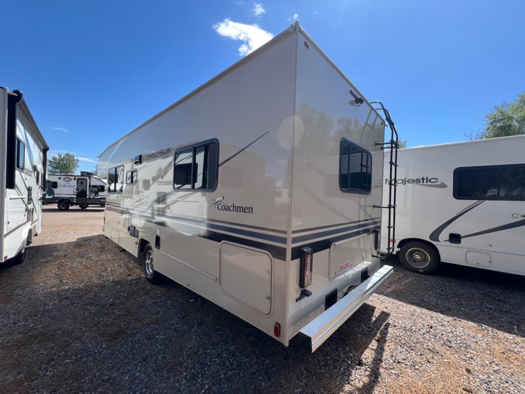 2023 Coachmen 2023 Coachmen Leprechaun - thumbnail 4