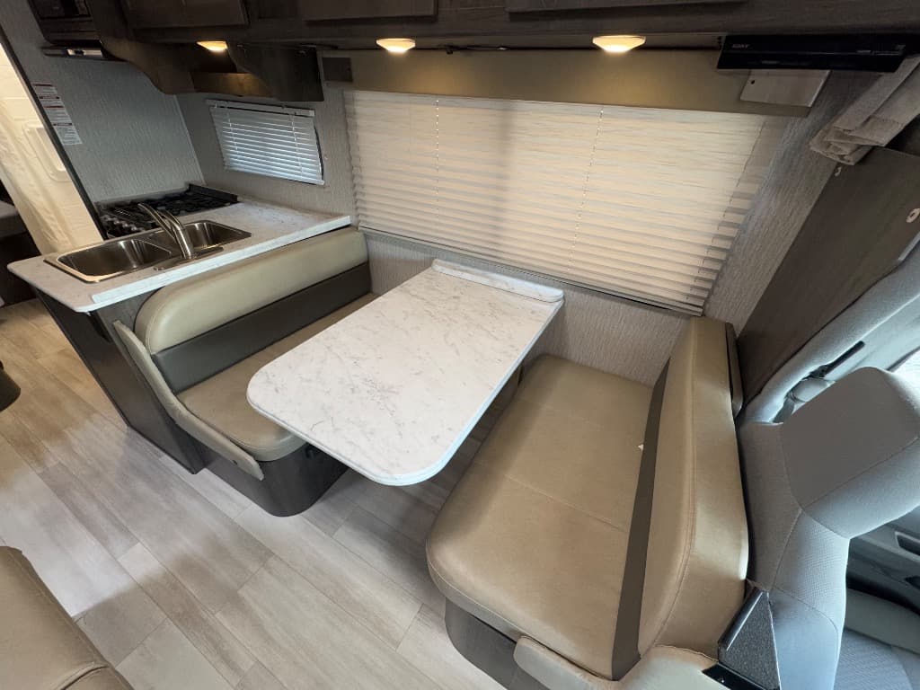 2023 Coachmen 2023 Coachmen Leprechaun - thumbnail 10