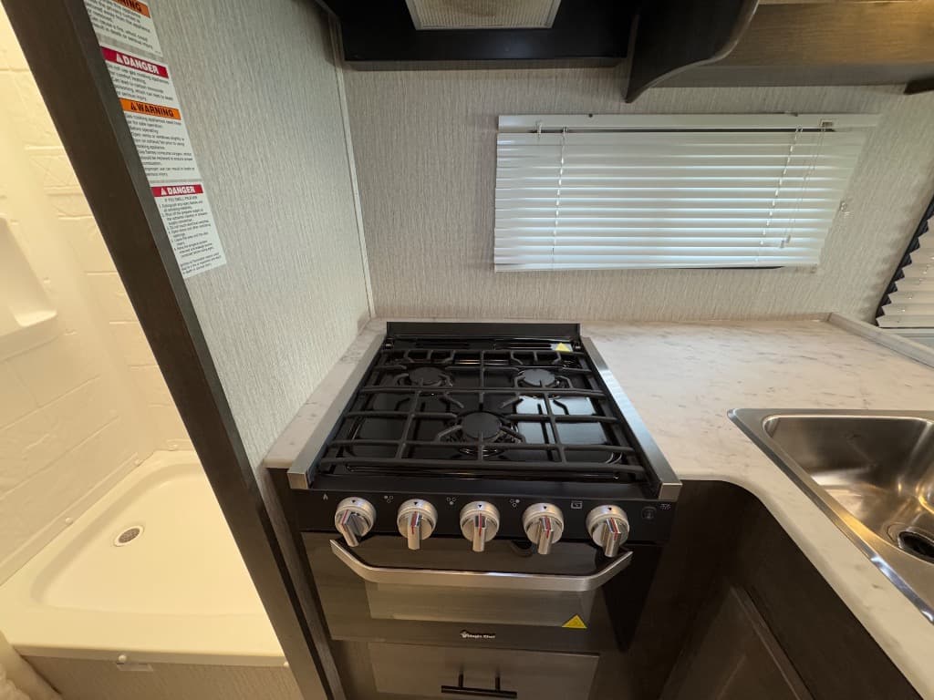 2023 Coachmen 2023 Coachmen Leprechaun - thumbnail 13