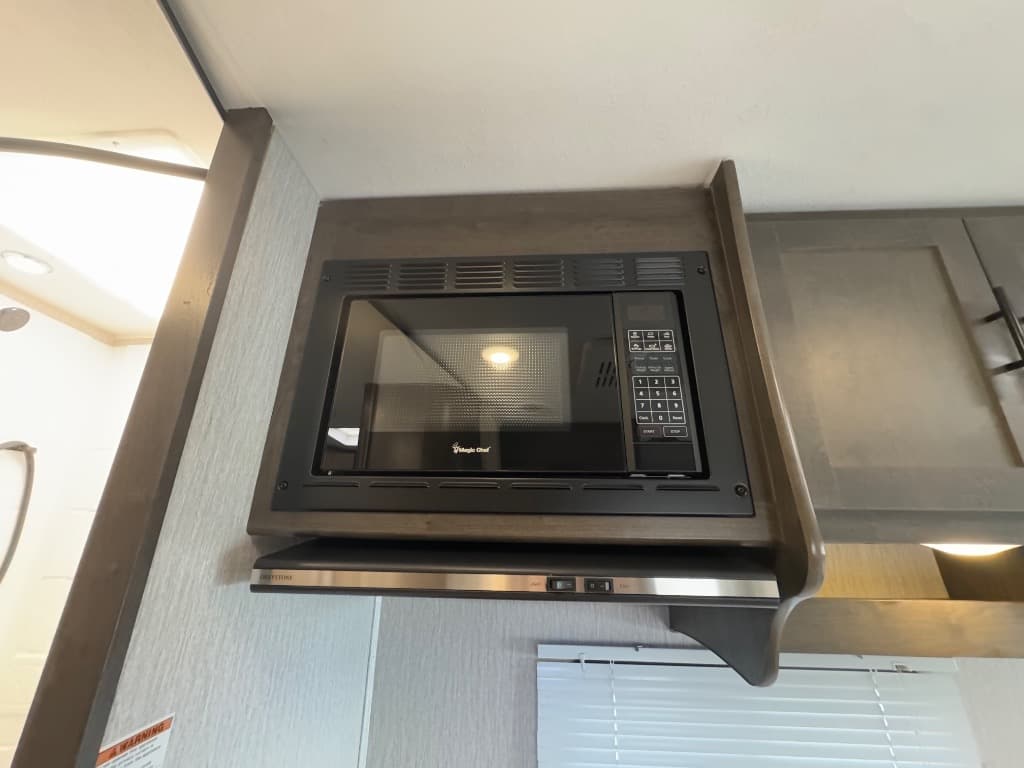 2023 Coachmen 2023 Coachmen Leprechaun - thumbnail 14