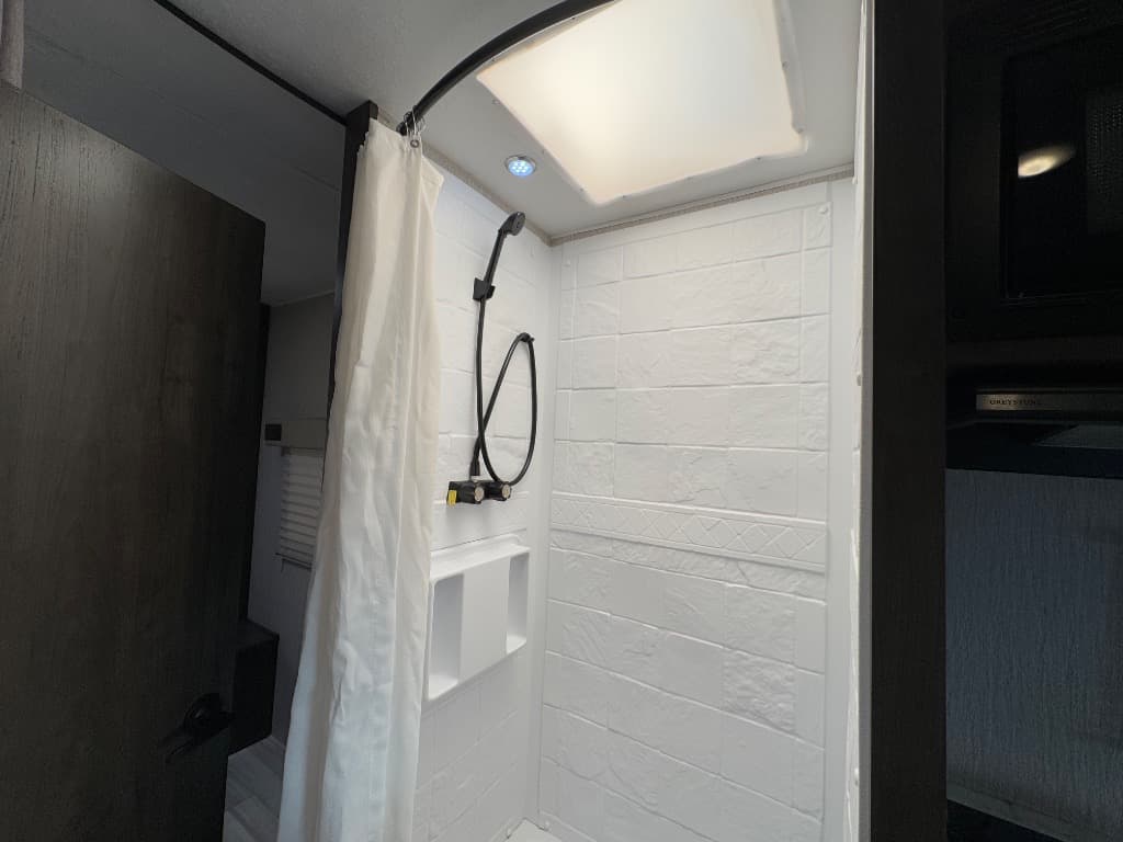 2023 Coachmen 2023 Coachmen Leprechaun - thumbnail 16