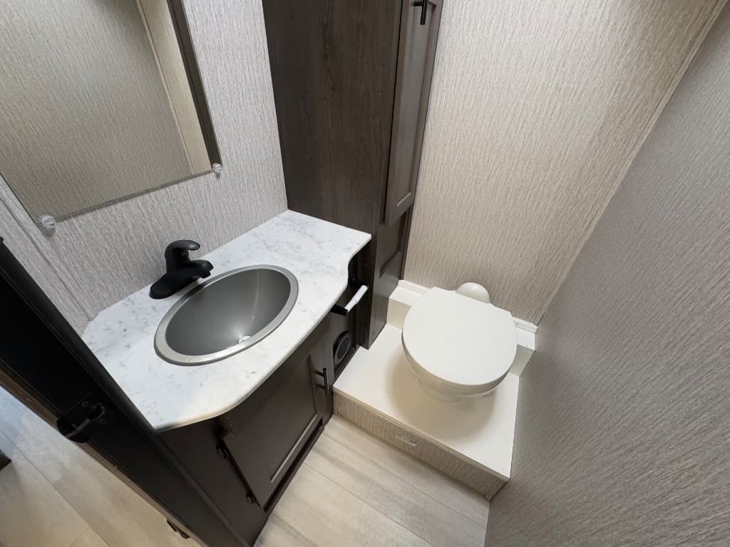 2023 Coachmen 2023 Coachmen Leprechaun - thumbnail 17