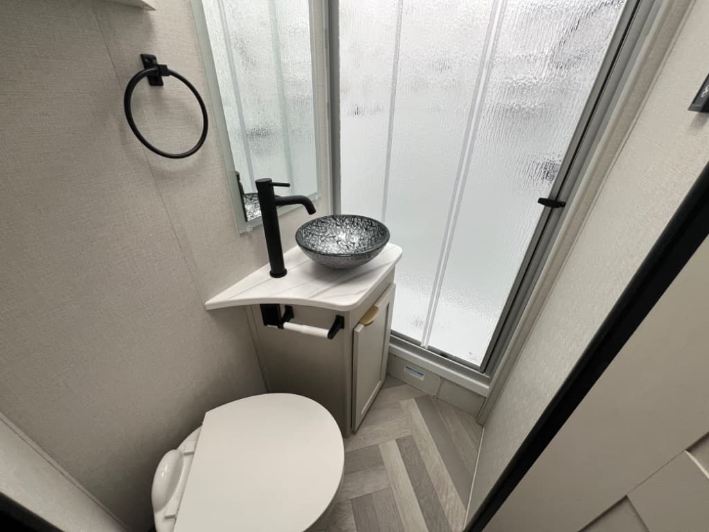 2025 Coachmen 2025 Coachmen Prism Select - thumbnail 9