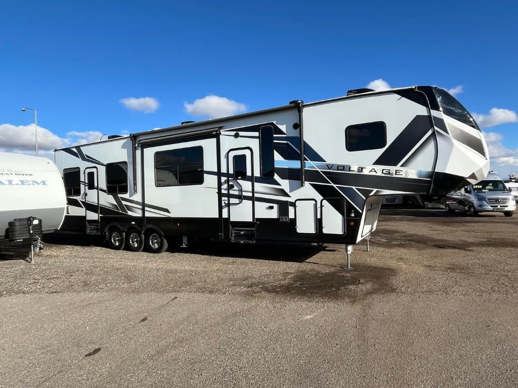 2023 Dutchmen Triton 3911