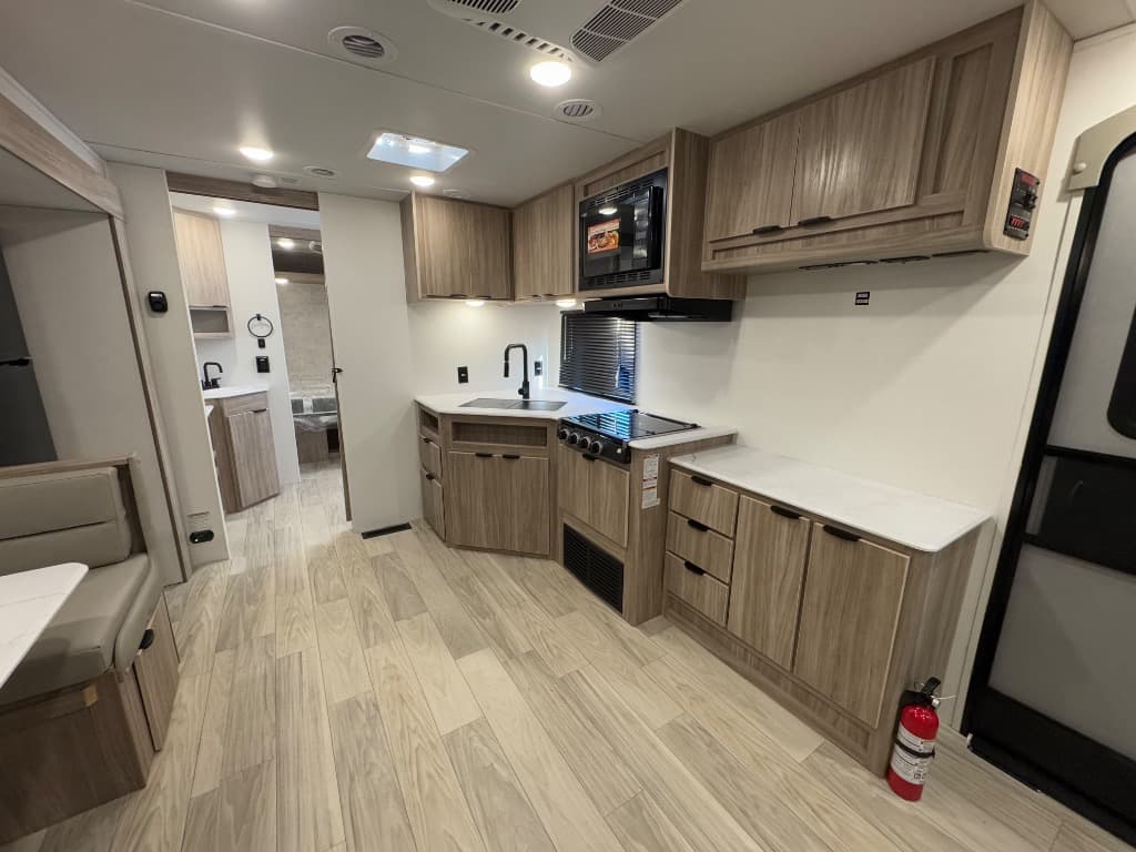 2024 Winnebago 2024 Winnebago Access - thumbnail 7