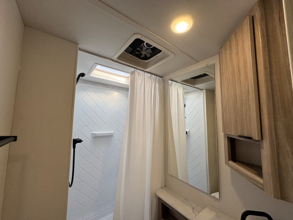 2024 Winnebago 2024 Winnebago Access - thumbnail 21