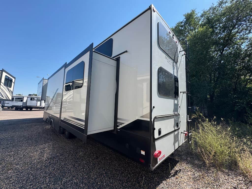2024 Keystone RV 2024 Keystone RV Montana High Country - thumbnail 4