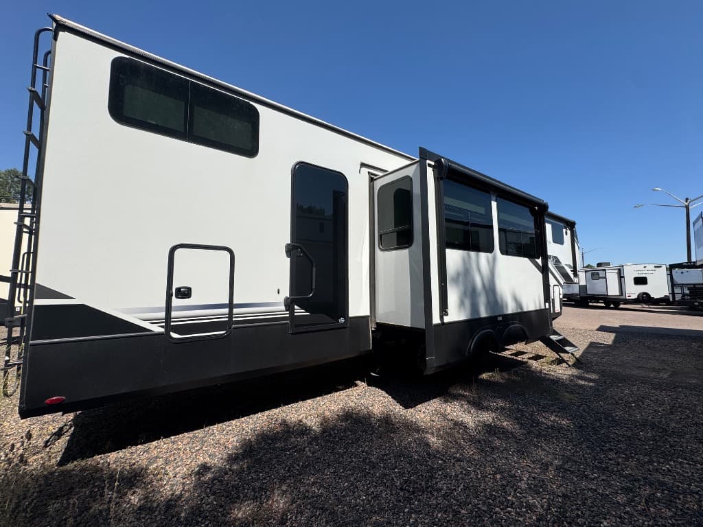 2024 Keystone RV 2024 Keystone RV Montana High Country - thumbnail 5