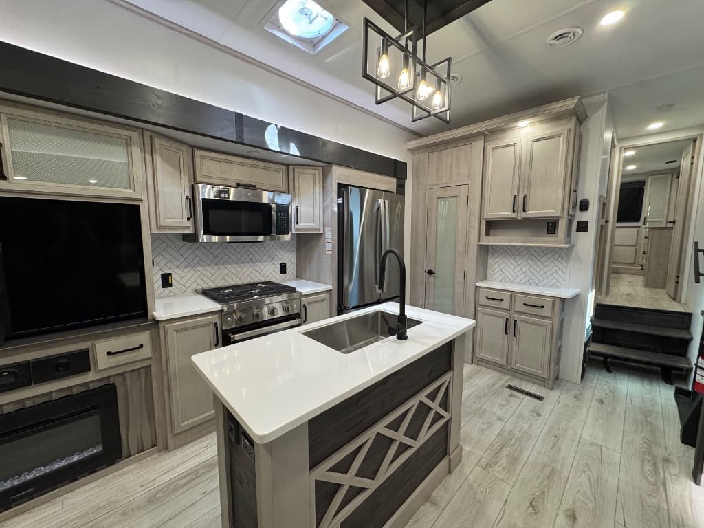 2024 Keystone RV 2024 Keystone RV Montana High Country - thumbnail 8