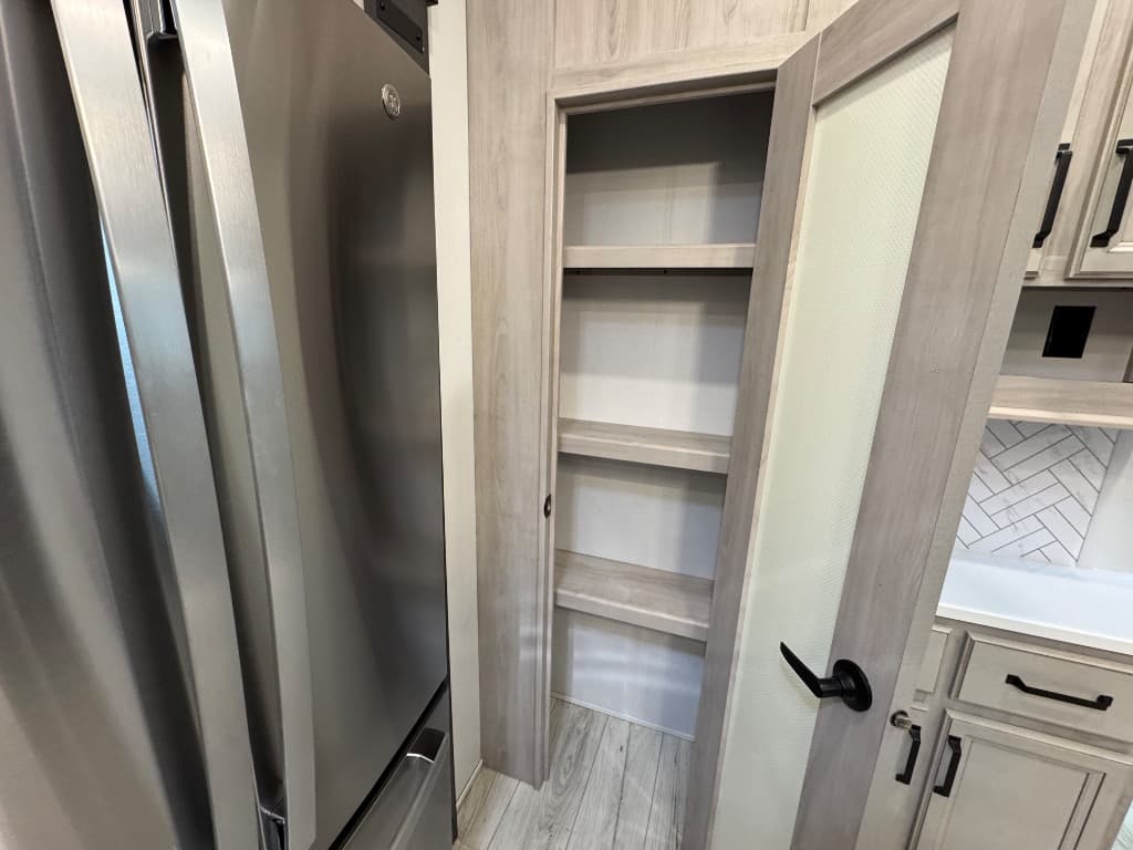 2024 Keystone RV 2024 Keystone RV Montana High Country - thumbnail 9