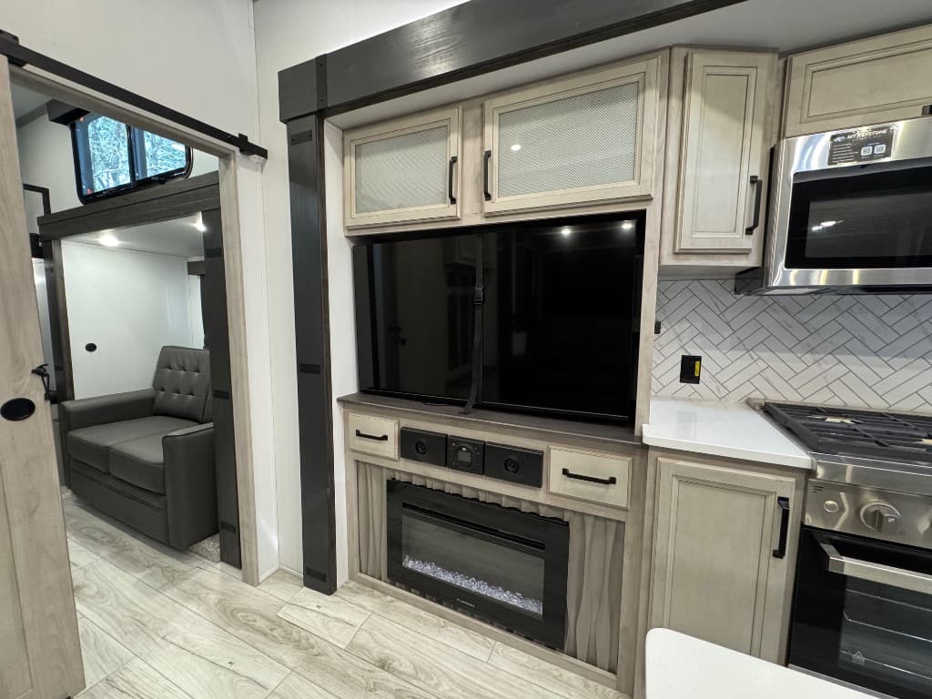 2024 Keystone RV 2024 Keystone RV Montana High Country - thumbnail 13