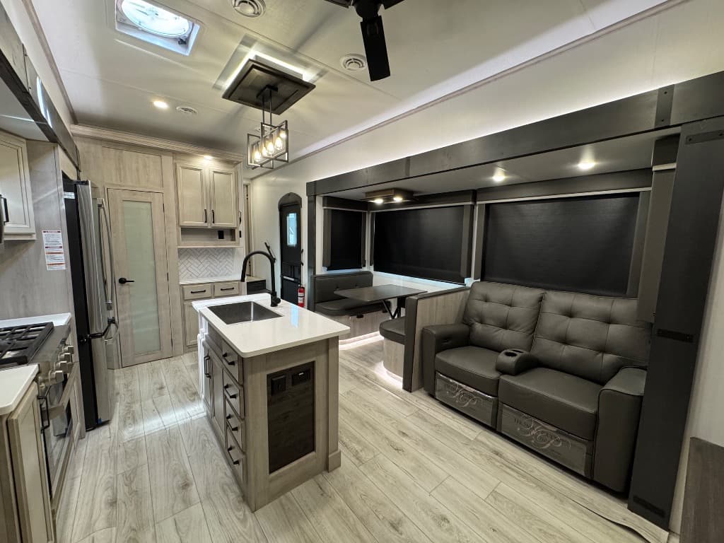 2024 Keystone RV 2024 Keystone RV Montana High Country - thumbnail 14