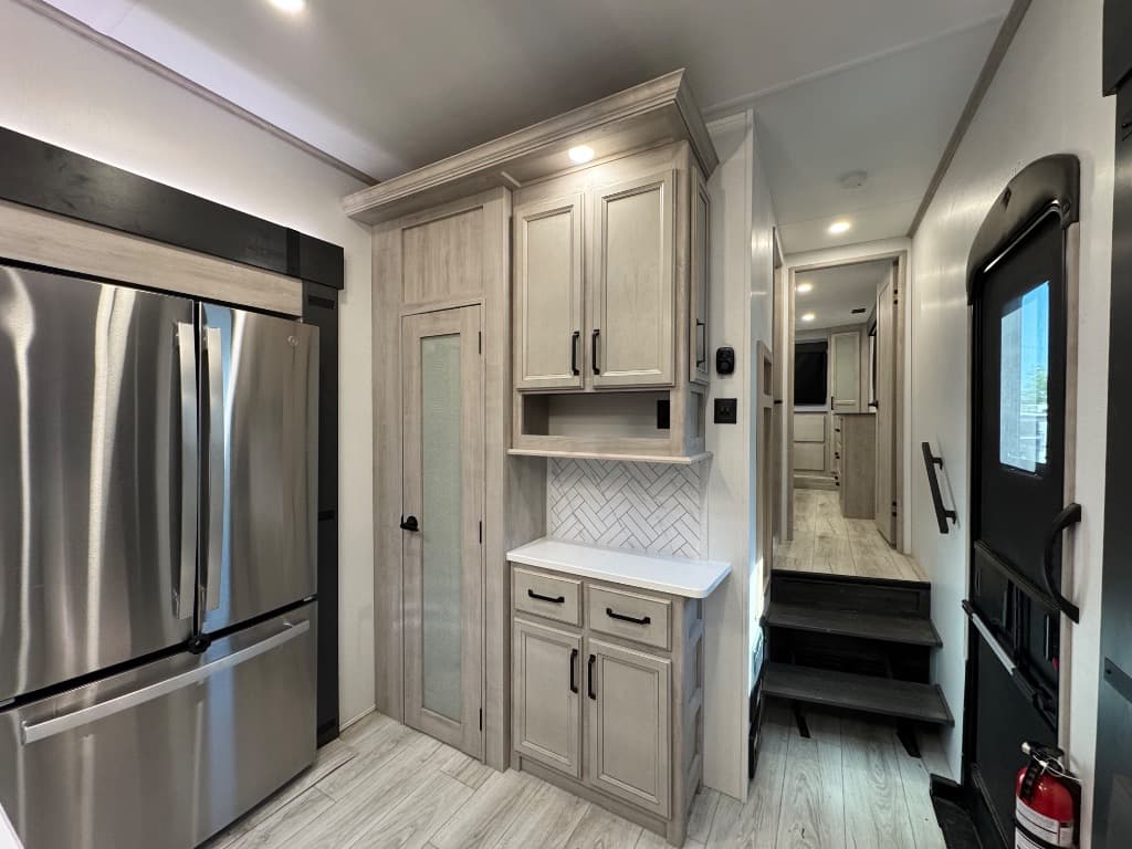 2024 Keystone RV 2024 Keystone RV Montana High Country - thumbnail 17