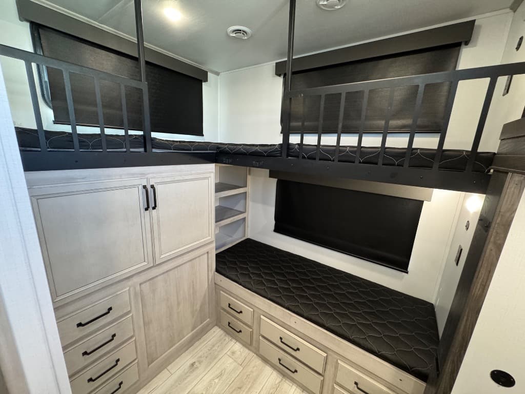 2024 Keystone RV 2024 Keystone RV Montana High Country - thumbnail 21