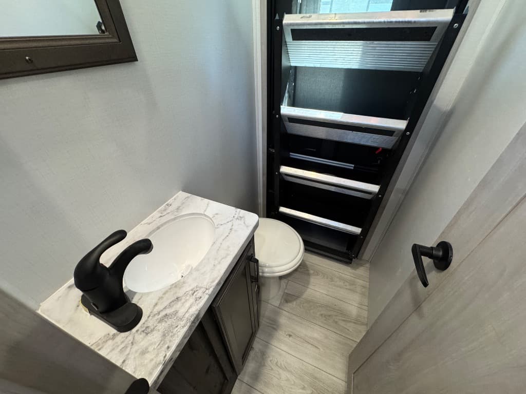 2024 Keystone RV 2024 Keystone RV Montana High Country - thumbnail 22