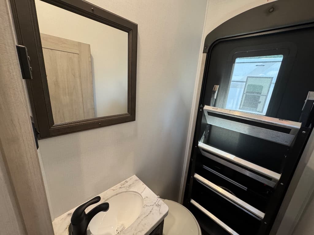 2024 Keystone RV 2024 Keystone RV Montana High Country - thumbnail 23