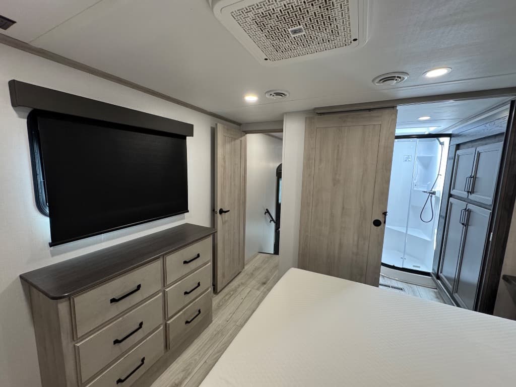 2024 Keystone RV 2024 Keystone RV Montana High Country - thumbnail 26