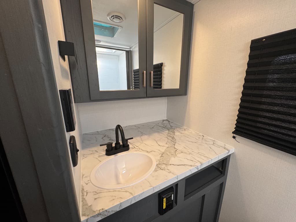 2024 Keystone 2024 Keystone Bullet Crossfire - thumbnail 17