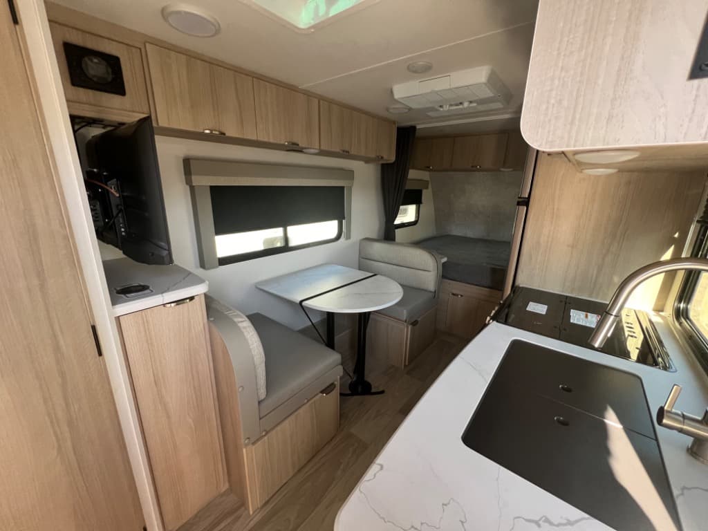 2025 Winnebago 2025 Winnebago Micro Minnie - thumbnail 5