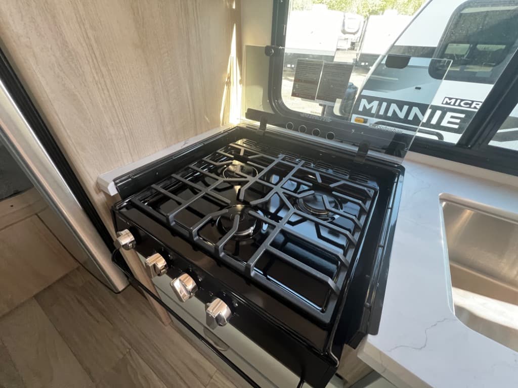 2025 Winnebago 2025 Winnebago Micro Minnie - thumbnail 9