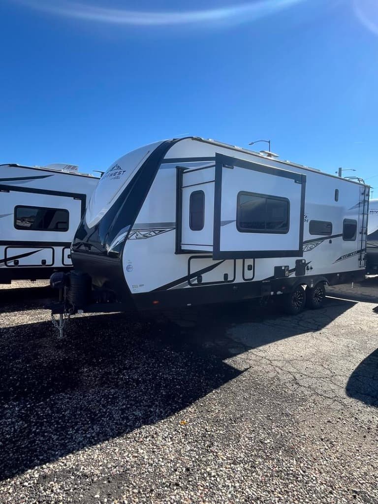 2025 East to West 2025 East to West Alta - thumbnail 4