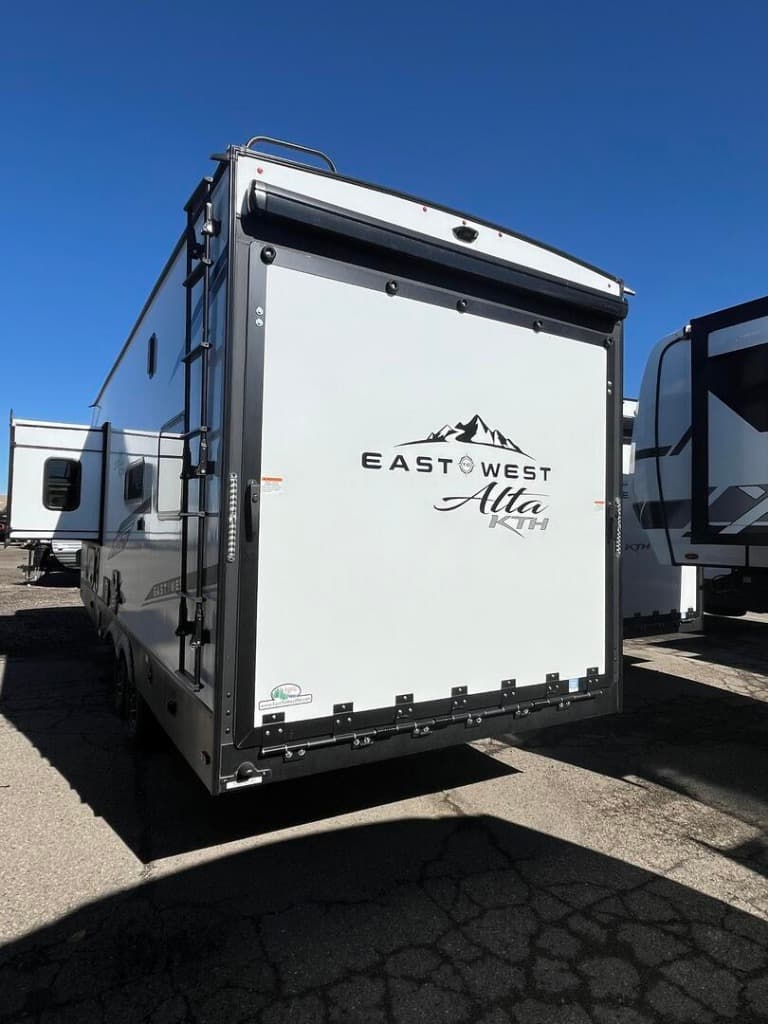 2025 East to West 2025 East to West Alta - thumbnail 5