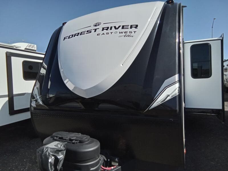 2025 East to West 2025 East to West Alta - thumbnail 3