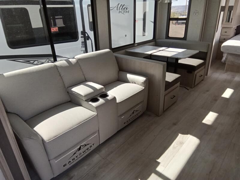 2025 East to West 2025 East to West Alta - thumbnail 13