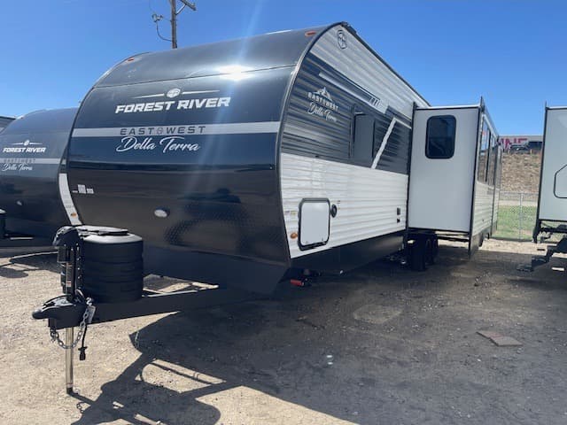 2025 East to West 2025 East to West Della Terra - thumbnail 3