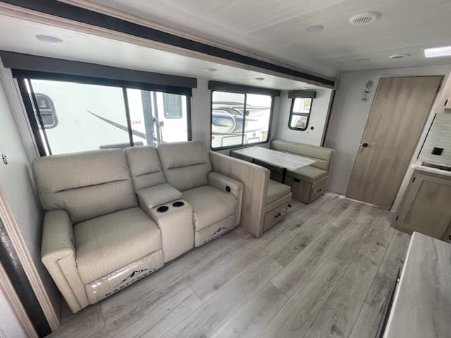 2025 East to West 2025 East to West Della Terra - thumbnail 4