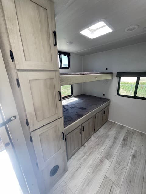 2025 East to West 2025 East to West Della Terra - thumbnail 8