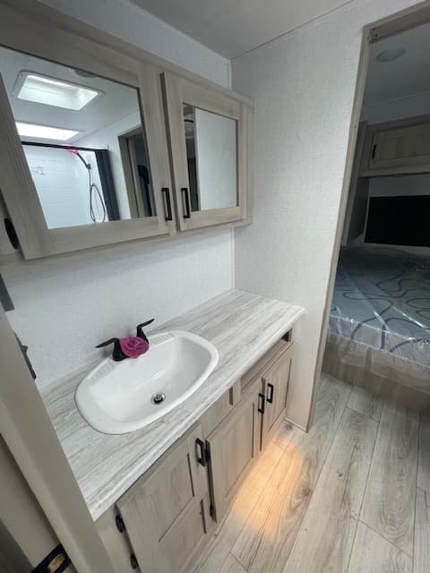 2025 East to West 2025 East to West Della Terra - thumbnail 10