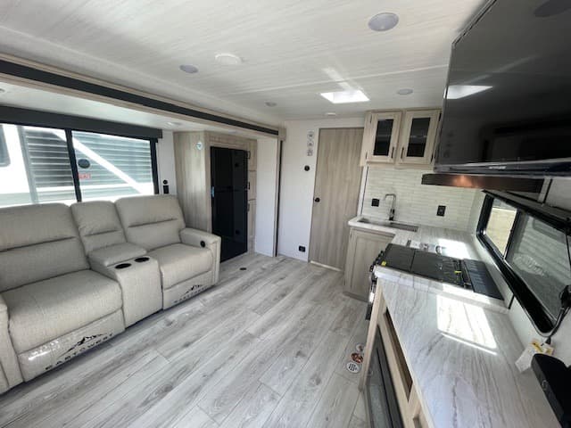 2025 East to West 2025 East to West Della Terra - thumbnail 4