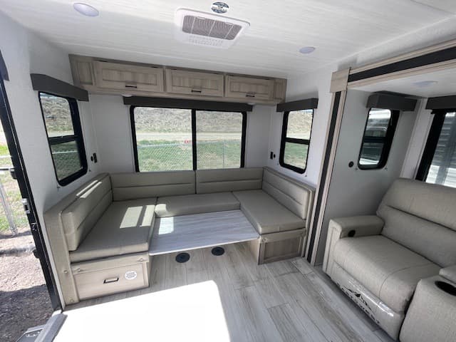 2025 East to West 2025 East to West Della Terra - thumbnail 6