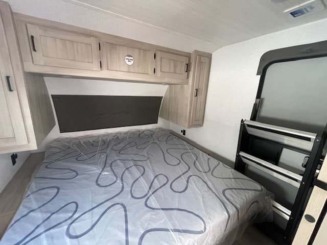 2025 East to West 2025 East to West Della Terra - thumbnail 10