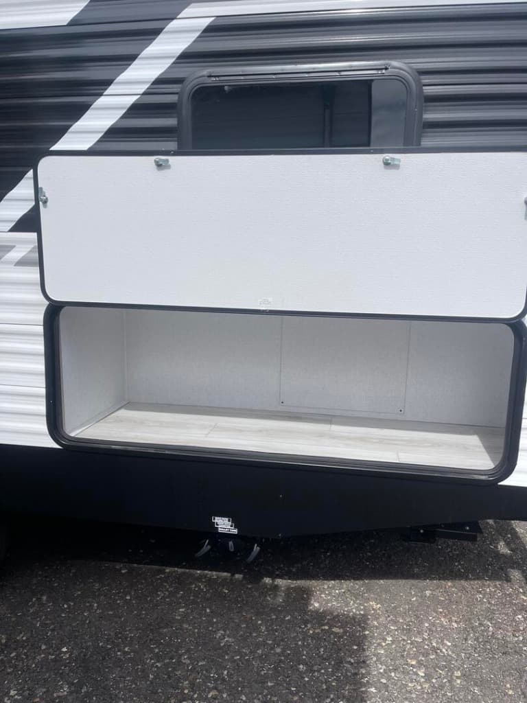 2025 East To West 2025 East To West Della Terra - thumbnail 6