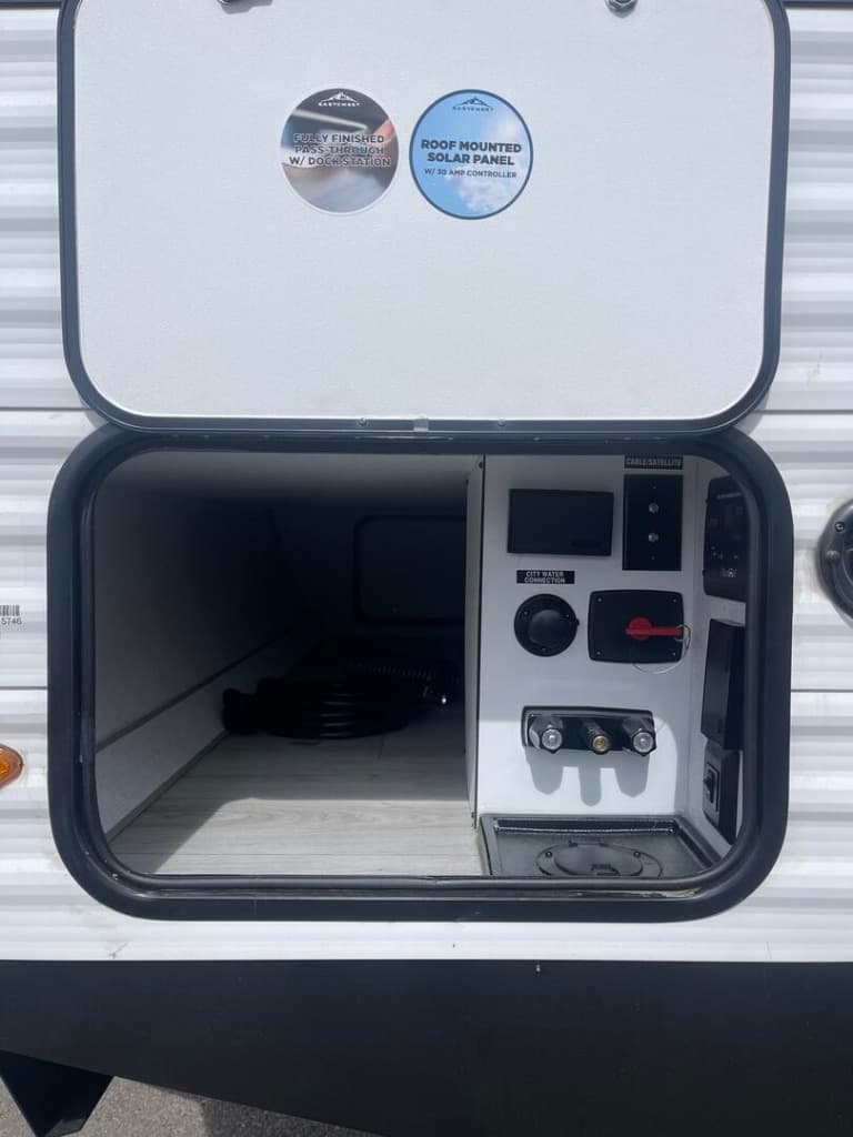 2025 East To West 2025 East To West Della Terra - thumbnail 7