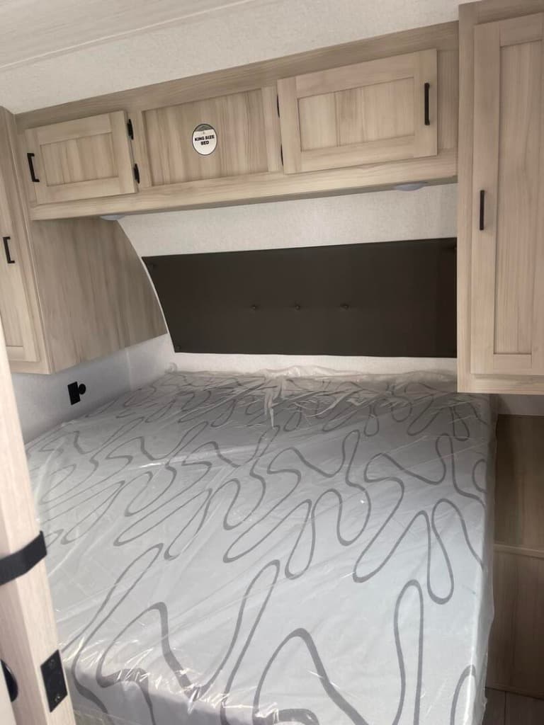 2025 East To West 2025 East To West Della Terra - thumbnail 8