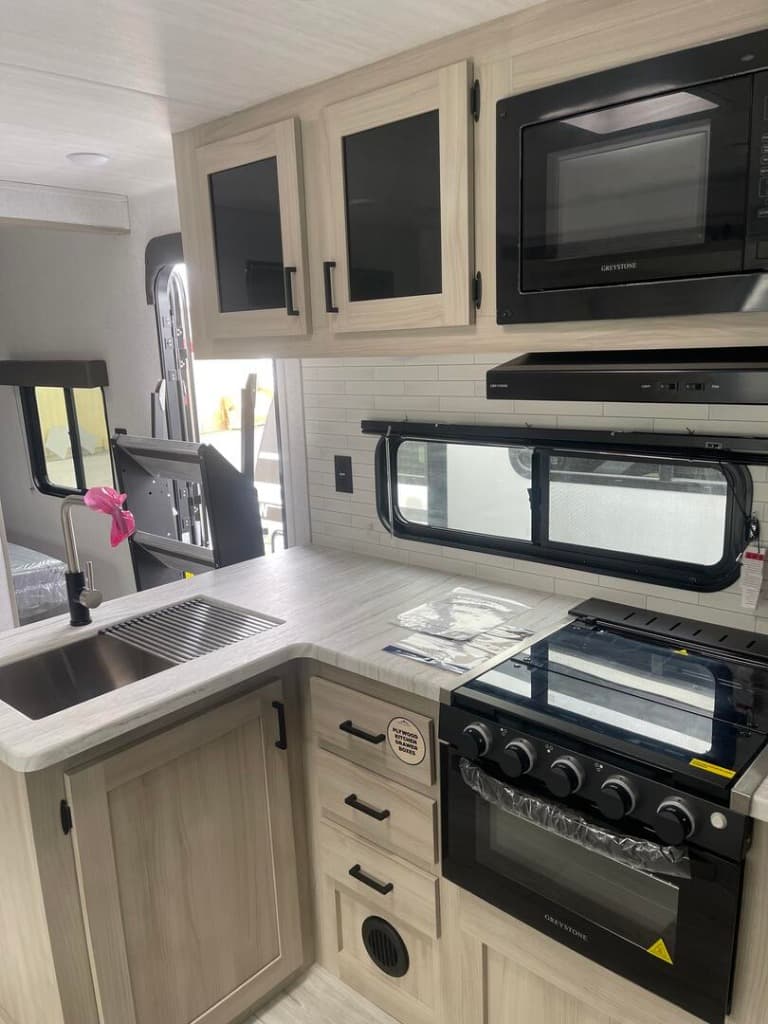 2025 East To West 2025 East To West Della Terra - thumbnail 10