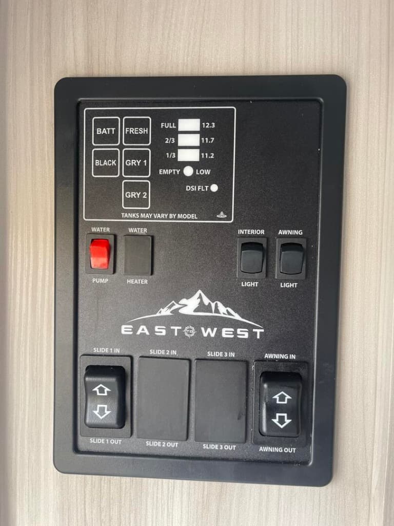 2025 East To West 2025 East To West Della Terra - thumbnail 15