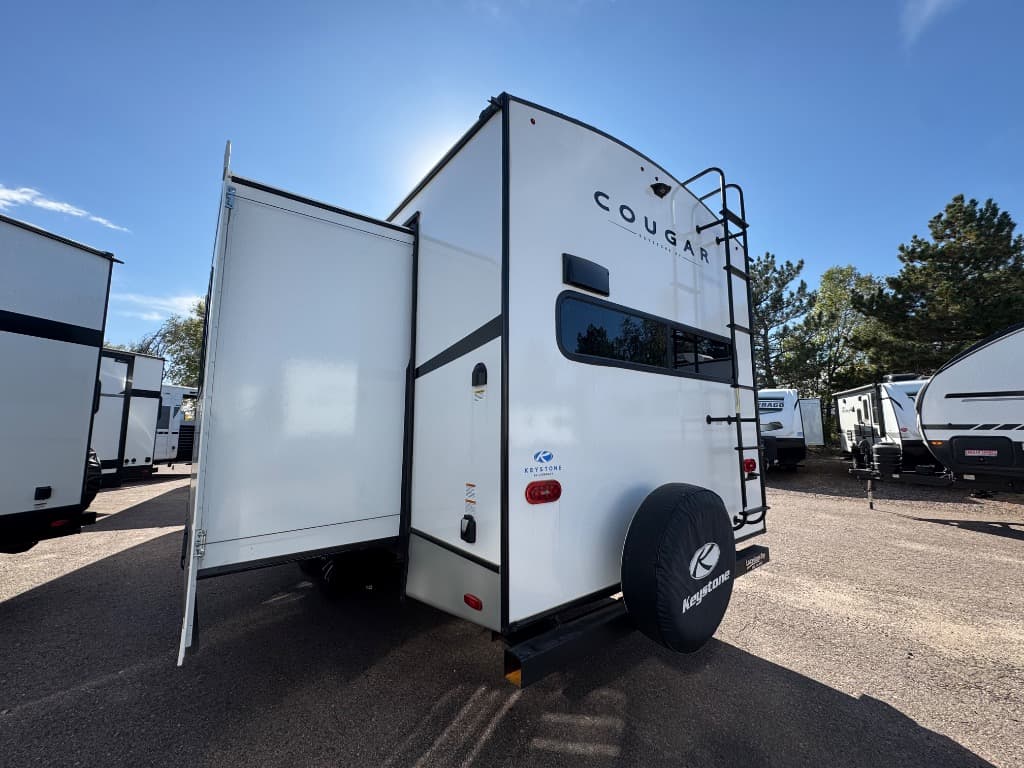 2025 Keystone RV 2025 Keystone RV Cougar Half-Ton - thumbnail 4