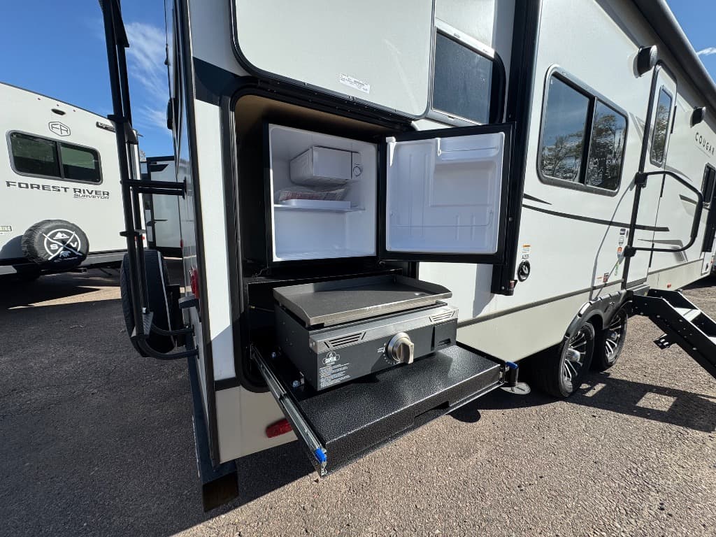 2025 Keystone RV 2025 Keystone RV Cougar Half-Ton - thumbnail 6