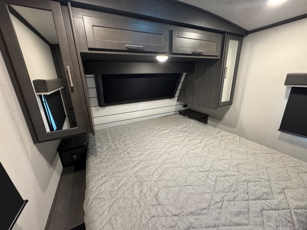 2025 Keystone RV 2025 Keystone RV Cougar Half-Ton - thumbnail 23